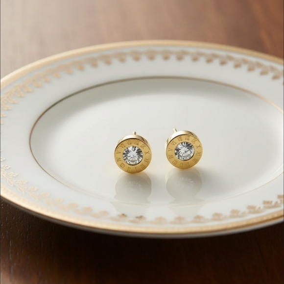 Stainless steel stud earrings, unisex gold-tone earrings with round cubic 10mm - Picture 4 of 9